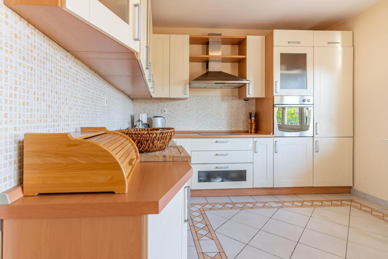 Apartment Luno Kastela Exterior photo