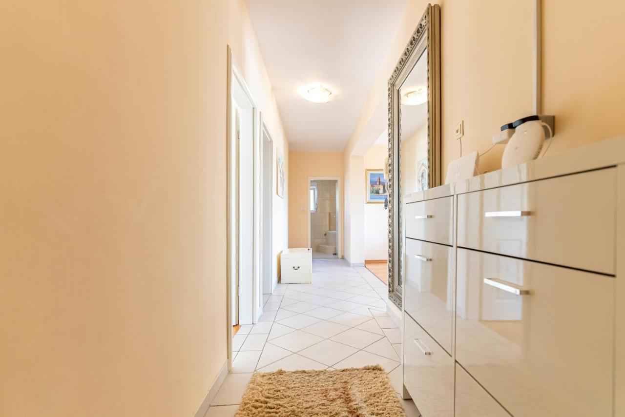 Apartment Luno Kastela Exterior photo